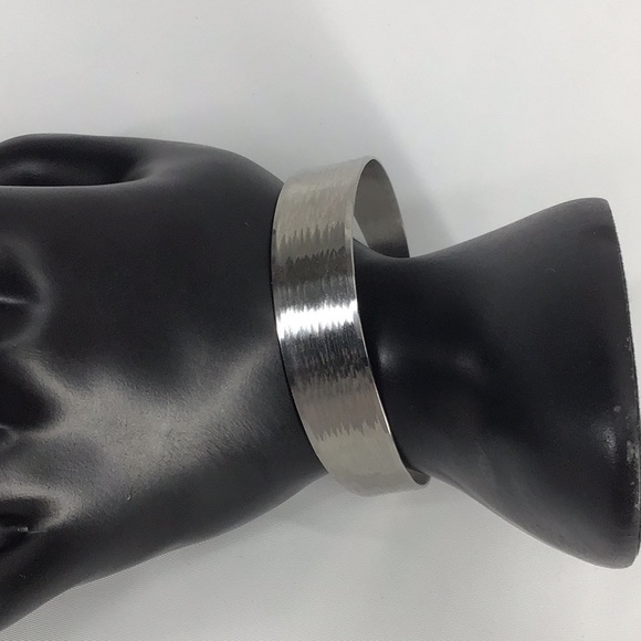 Iri arrowdale stainless steel cuff bracelet - Picture 2 of 8